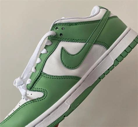 nike green dunks women